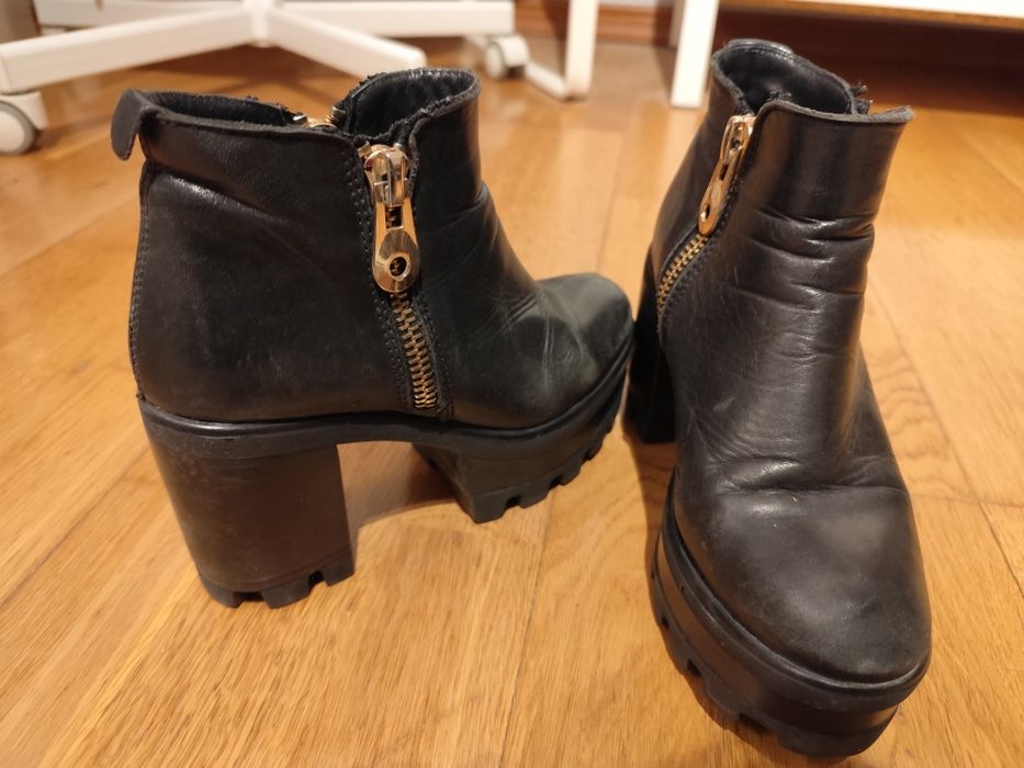 Botas pretas salto alto