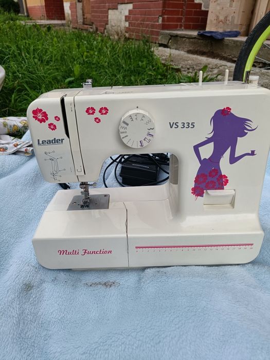 Швейна машина Leader