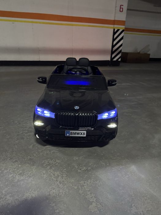 Продам дитячу машину електромобіль bmw повнопривідну  на рік дитині