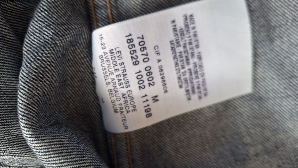 джинсовая куртка Levi's.