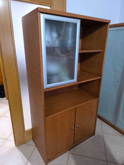 Móvel de cozinha em madeira maciça