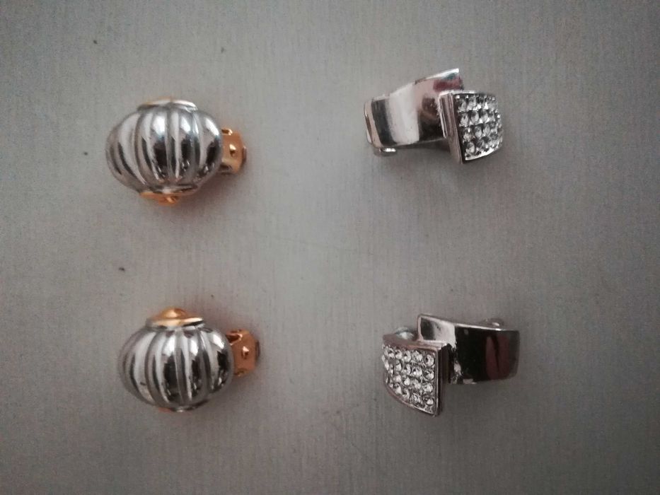 Brincos de mola metal dourado e prateado bijuteria vintage