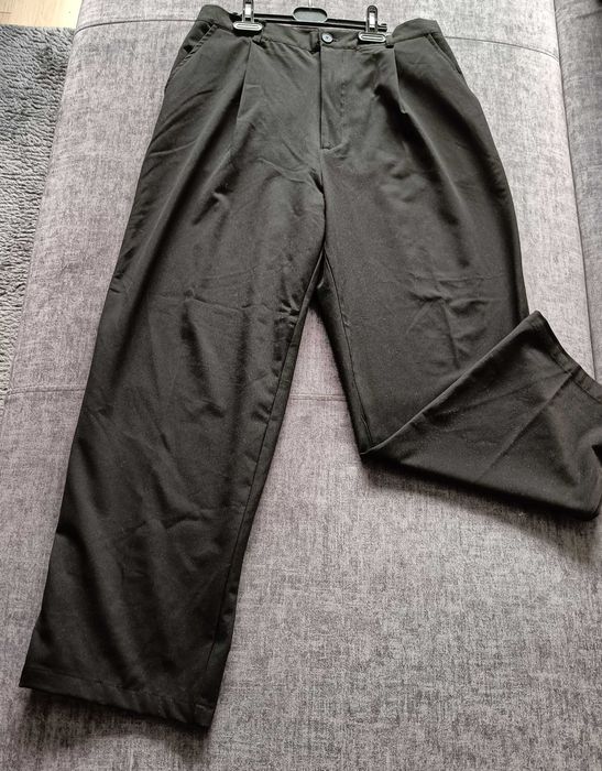 Eleganckie spodnie z szeroką nogawką M/L
