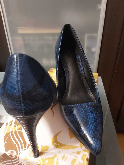 Modne Szpilki  niebieskie ,wężowy wzór ,38