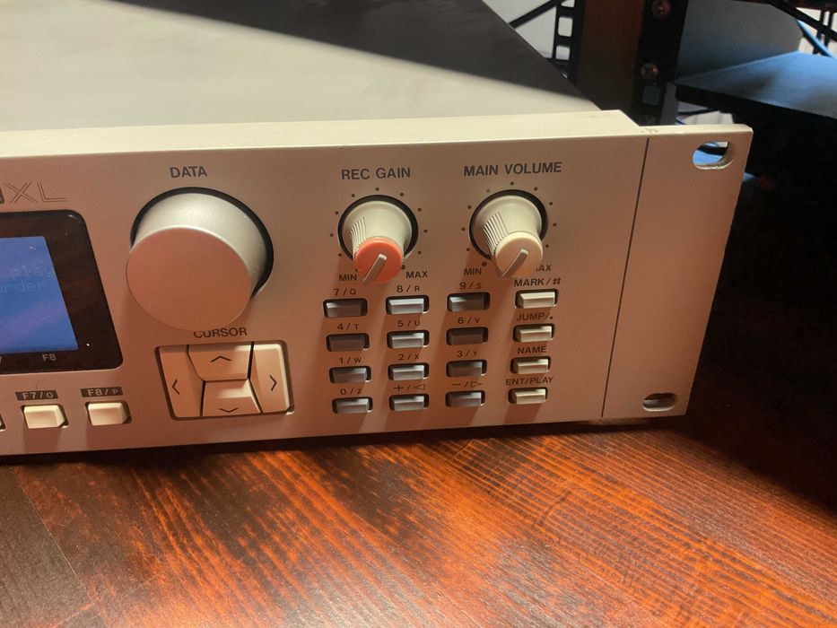 Sampler Akai S3000XL + karta IB-208P / sprawny /  serwisowany