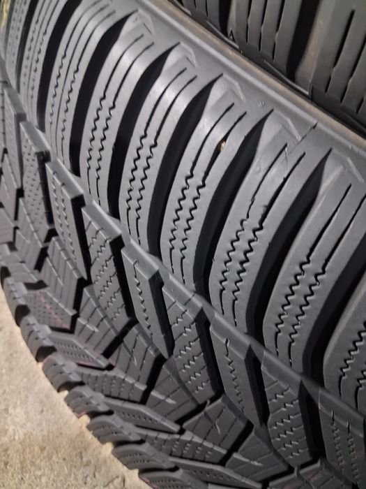 255/35 R20 Hankook isept evo 3 шини б/у зима  Пара