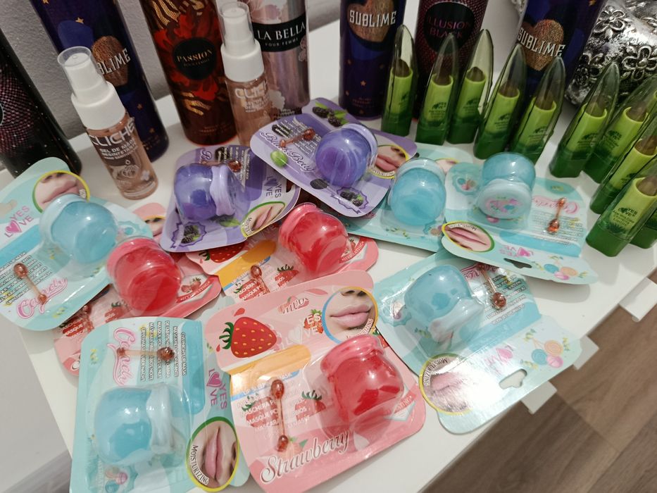 batons  perfumes e dois desinfetantes novo