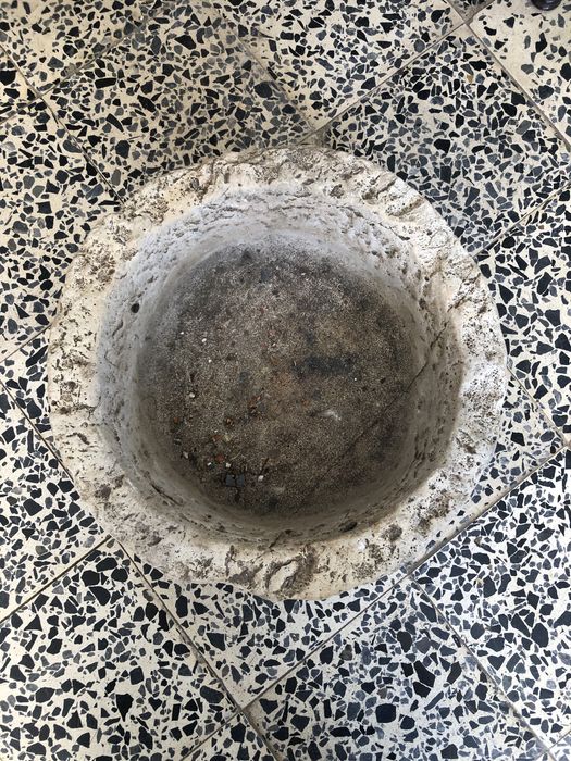 Pias em pedra antigas