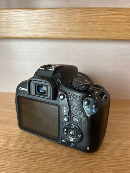 Фотоапарат Canon EOS 1200 D , Об'єктив Canon EF 35mm f/2.0 IS USM