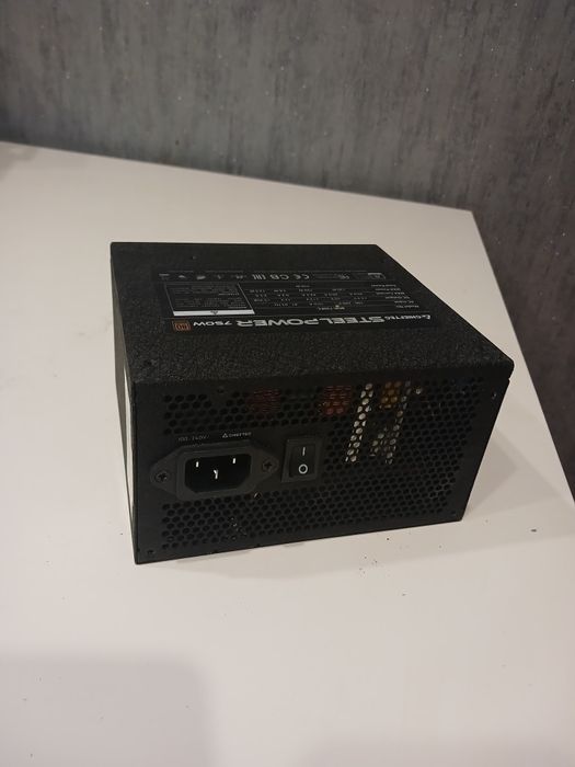 СРОЧНО продаю блок питания Chieftec BDK-750FC 750 W