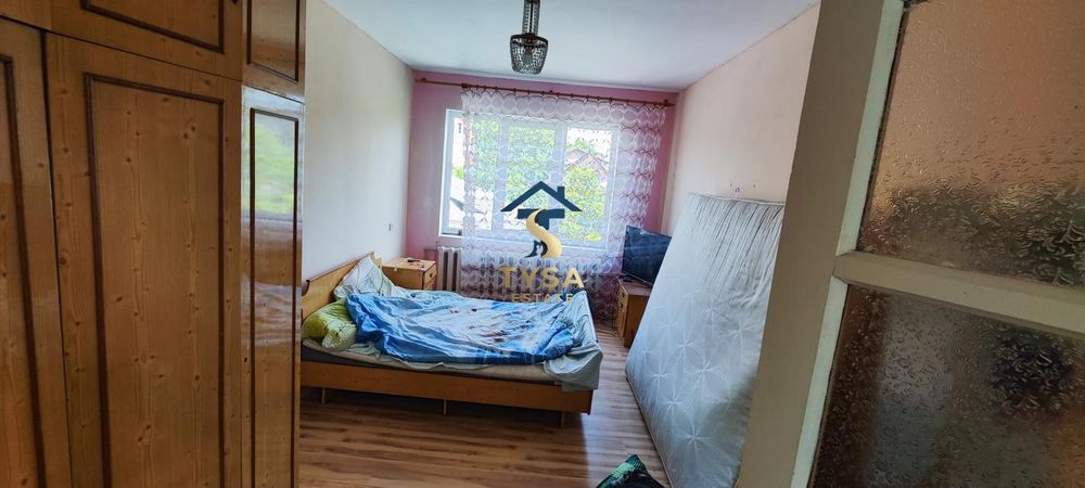 Великий будинок у Тячеві: 210 м², 7 соток, гараж та всі комунікації