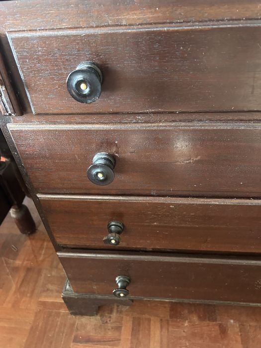 Escrevaninha em mogno com 4 gavetas