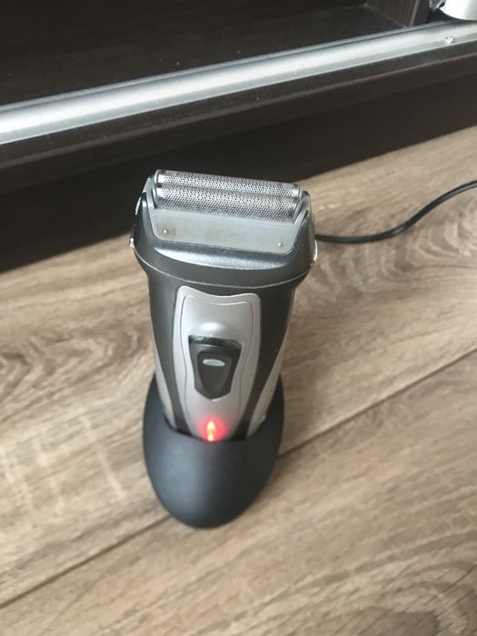 Продам Ектробритву  Акумуляторну