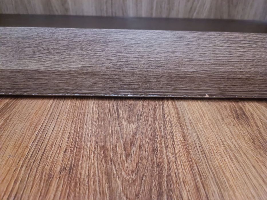 Szklana witryna z szafką