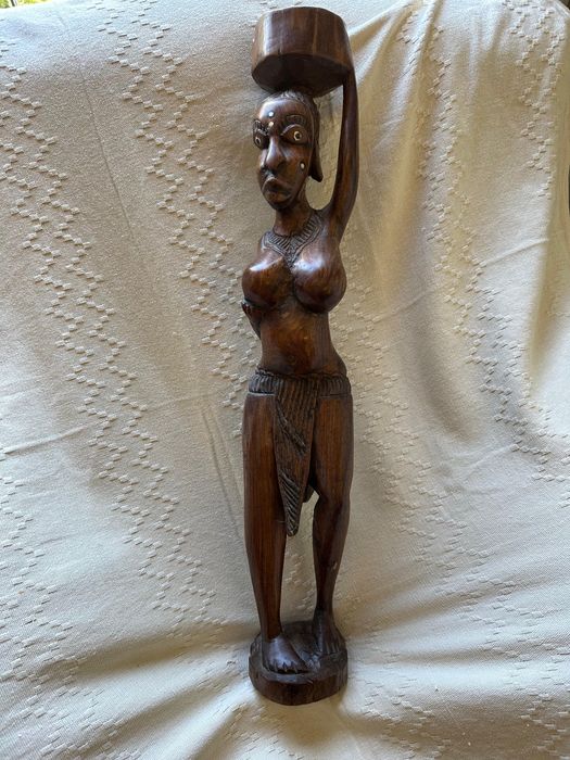 Estátua africana pau preto