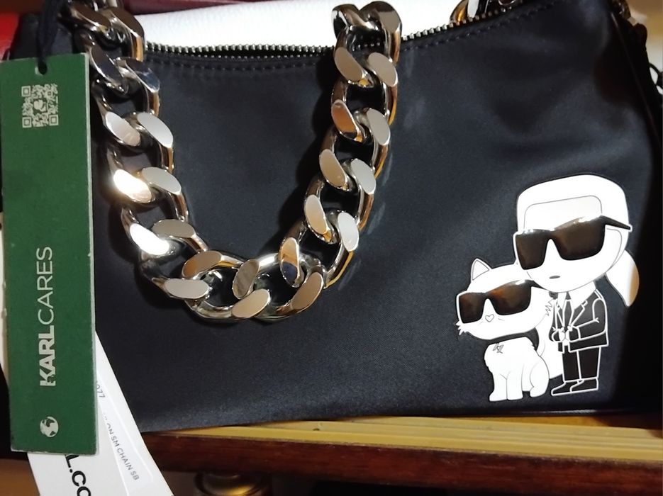 Взуття,сумки,і багато всього..