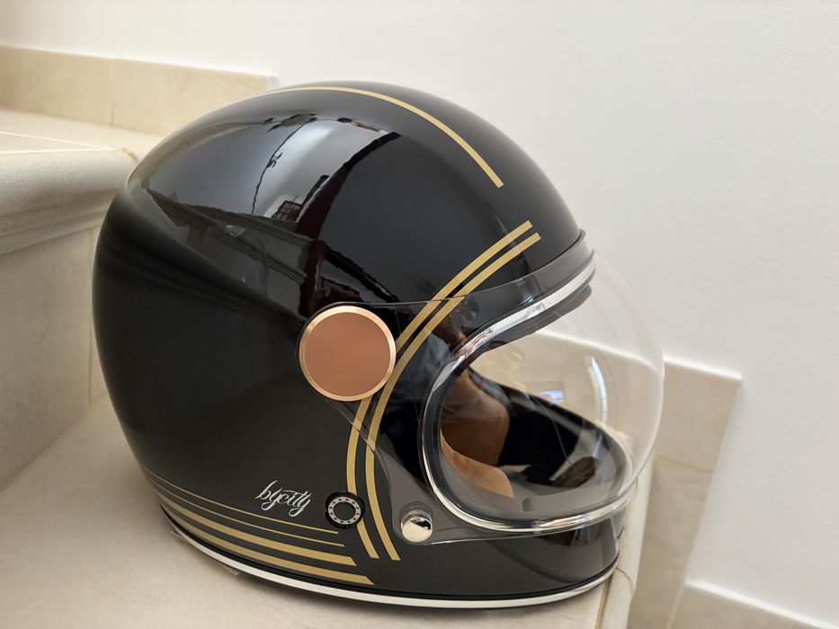Capacete By City
