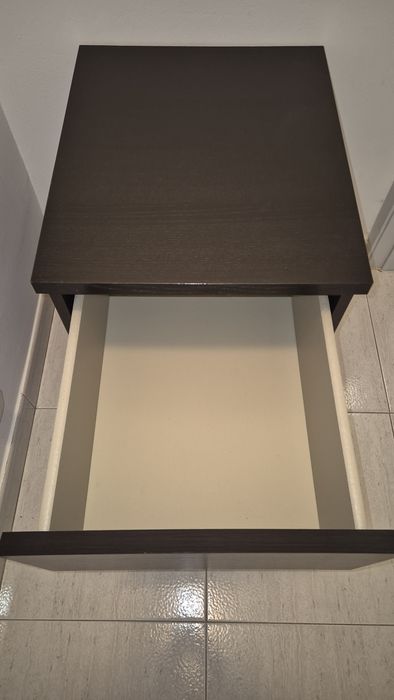 Mesas de Cabeceira Malm