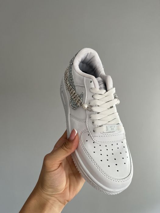 Білі кросівки Nike
