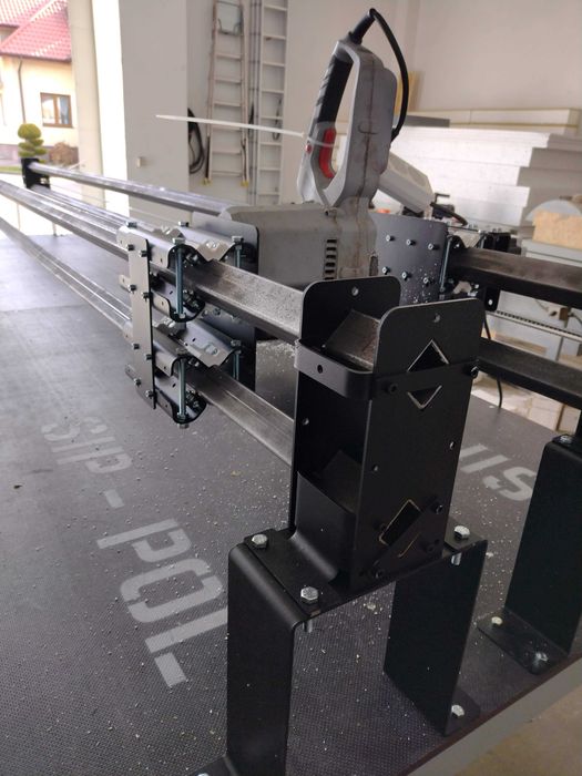 Prowadnica , prowadnica CNC - prowadnica ze sterowaniem