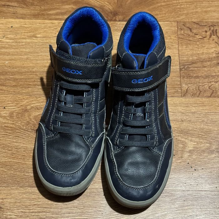 Детские кроссовки фирмы Geox