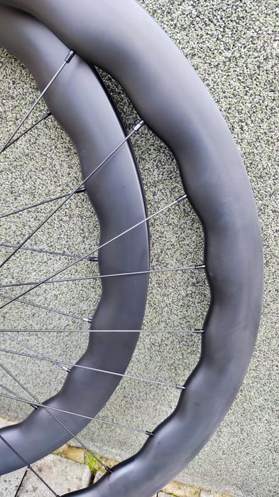 Nowe koła carbonowe szosa / gravel stożek falowany 50/45mm 1440g