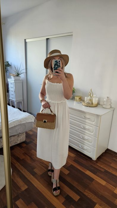 Biała sukienka midi na lato na wakacje z koralikami boho
