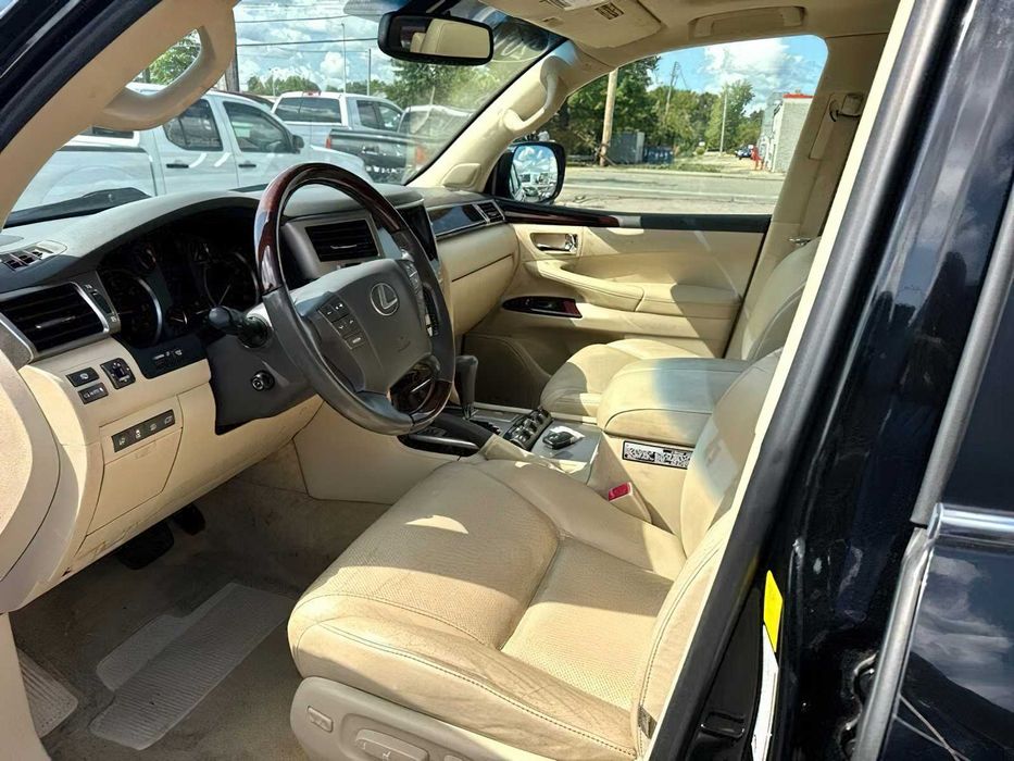 Lexus LX 570      2014