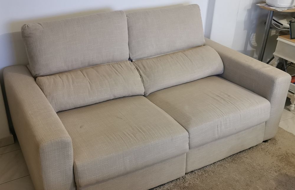 Sofá em tecido, muito confortável