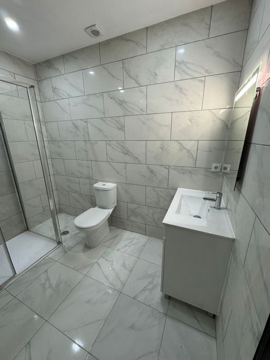 Arrenda se Quarto queluz com varanda despesas incluidas