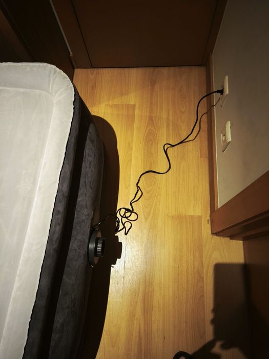Colchão insuflável elétrico INTEX