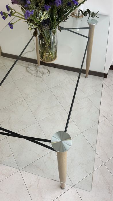Conjunto de mesa de video e 4 cadeiras