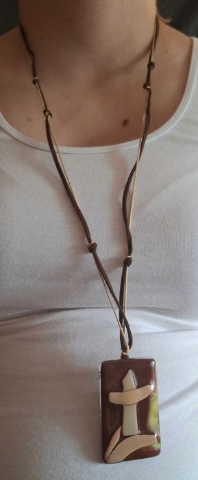 Colar com pendente de caractere chinês