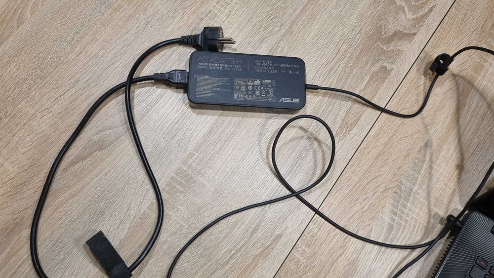 ASUS laptop / 17,3″ / i7-6700HQ / 16GB RAM / GTX 960M + SSD + HDD