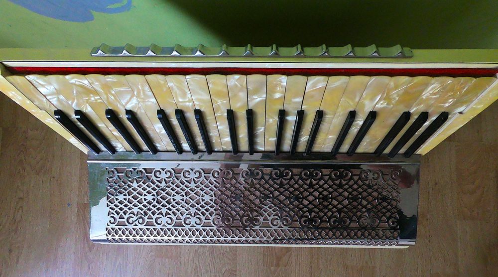 Akordeon Hennicke 120 basów 1936 rok