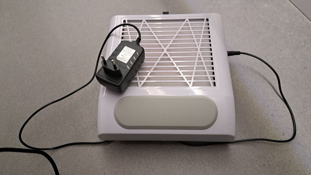 Pochłaniacz do pyłu manicure