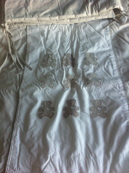 Edredão, proteções laterais em beje com ursinhos - Conj.