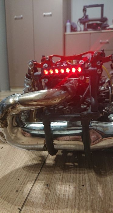 Baja 5b Światło tylne czerwone (pod spoilerem)