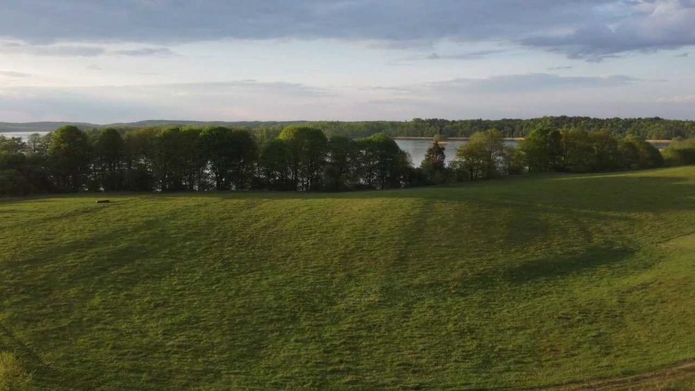 Atrakcyjna cena Działka budowlana z linią brzegowąna sprzedaż 1500m2