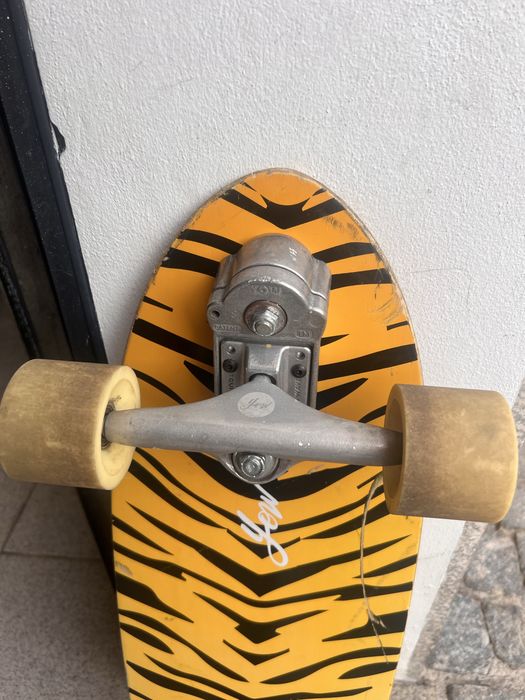 Surfskate YOW em bom estado