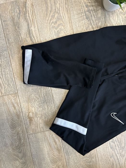 Спортивні штани Nike