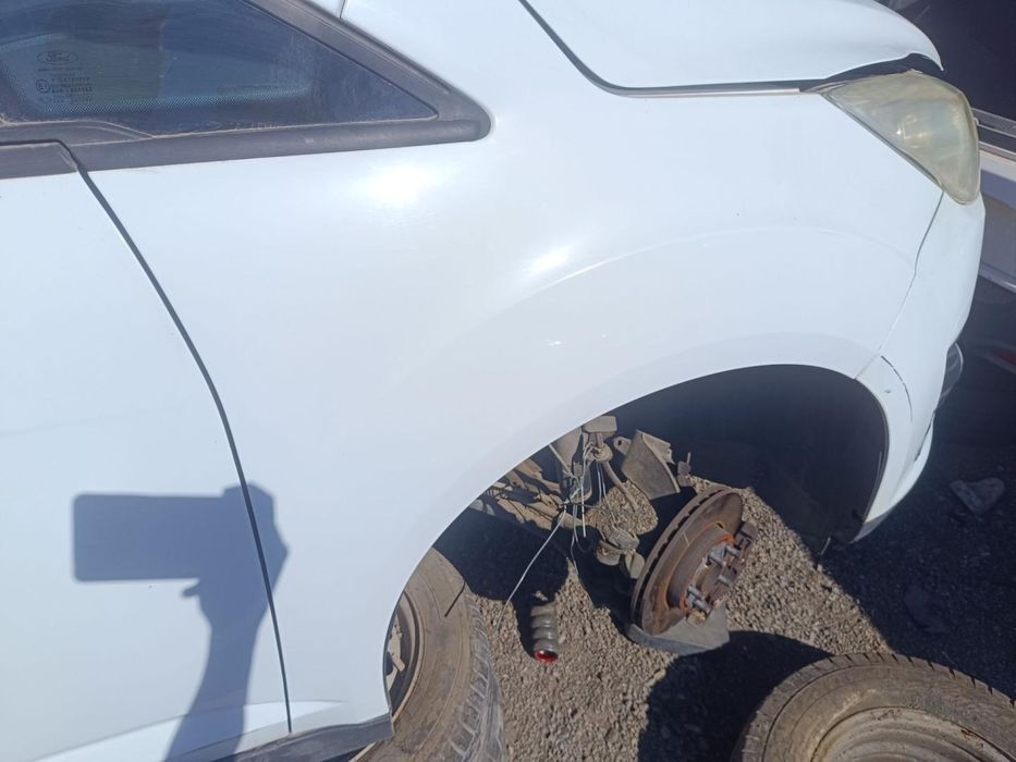 Guarda-Lamas Frente Direito Ford C-Max Cb7