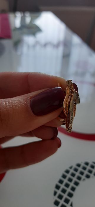 Золота сережка .