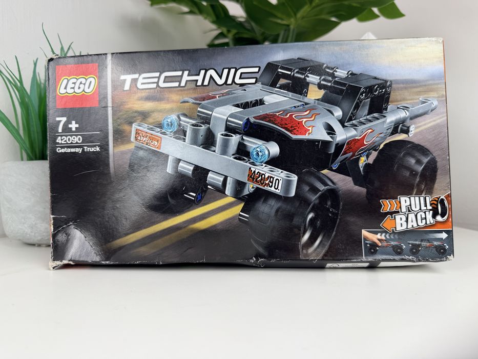 Конструктор LEGO Technic Машина для втечі (42090)