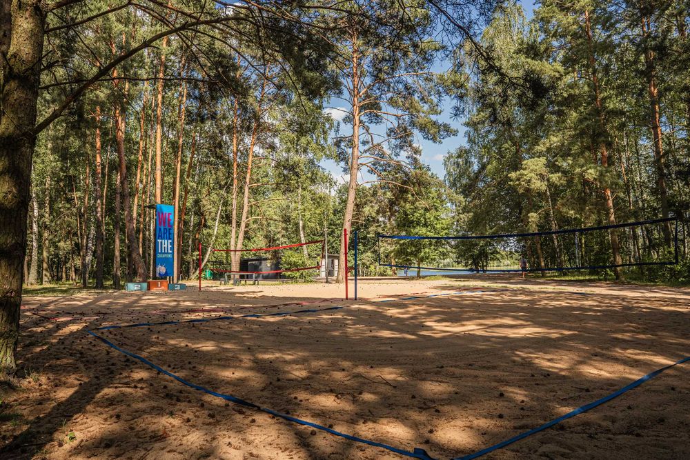 Domki w lesie nad jeziorem | Nocleg | Mrówki | Aktywna majówka 2026