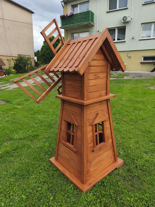 Duży wiatrak ogrodowy drewniany