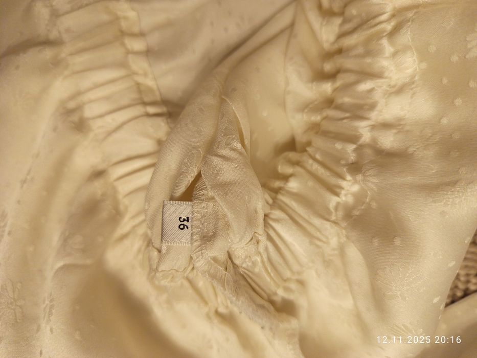 Elegancka jedwabna bluzka damska z baskinką Gestuz