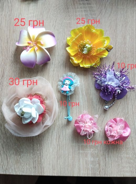 Резинки, заколки, прикраси для волосся