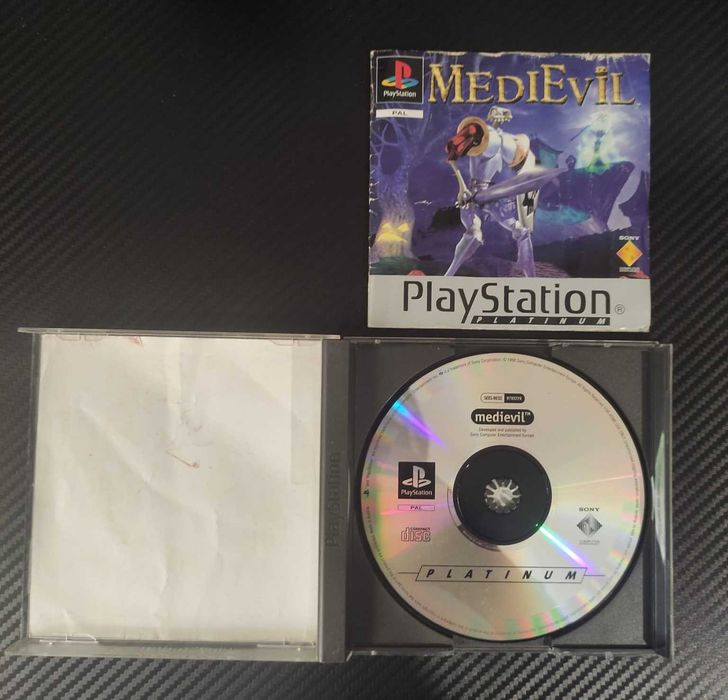 MediEvil Dual Shock + F1 World Grand Prix - PlayStation 1 (PS1)