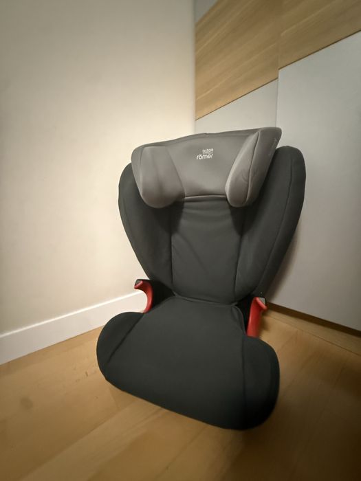 Продам автокрісла Britax romer в ідеальному стані від 4-12 років